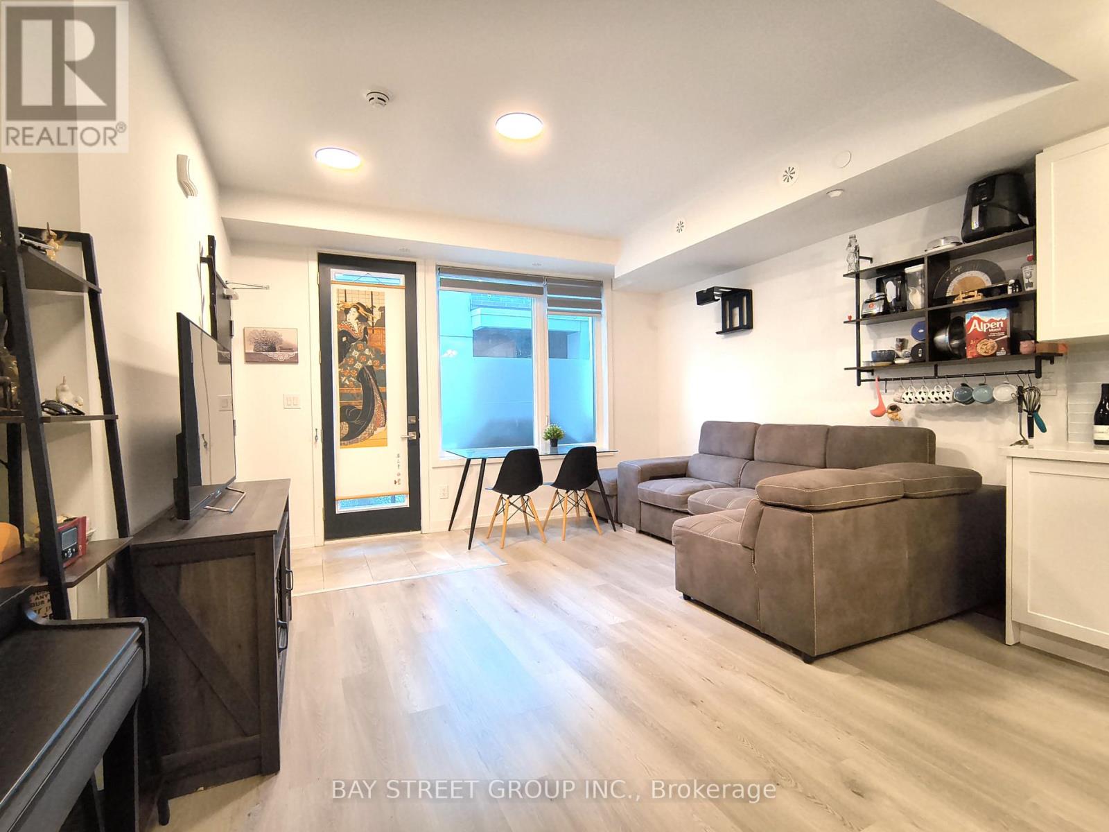 3 - 1475 O'connor Drive, Toronto, Ontario  M4B 0A6 - Photo 4 - E13697782