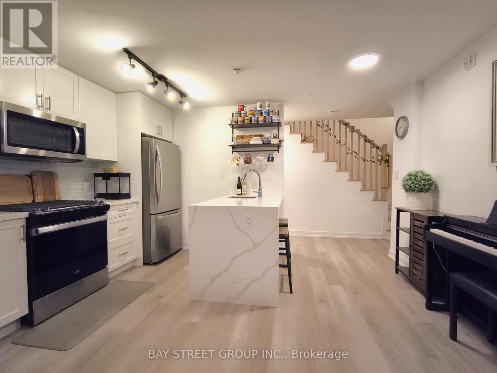 3 - 1475 O'connor Drive, Toronto, Ontario  M4B 0A6 - Photo 6 - E13697782