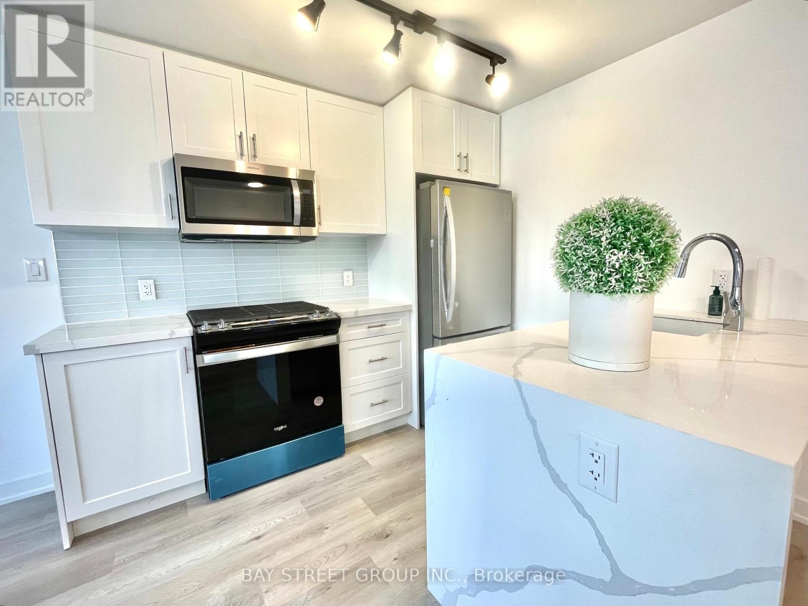 3 - 1475 O'connor Drive, Toronto, Ontario  M4B 0A6 - Photo 8 - E13697782