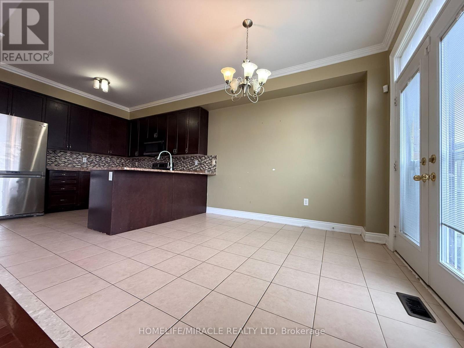 1600 Rockaway Street, Oshawa, Ontario  L1K 0L8 - Photo 12 - E13697788