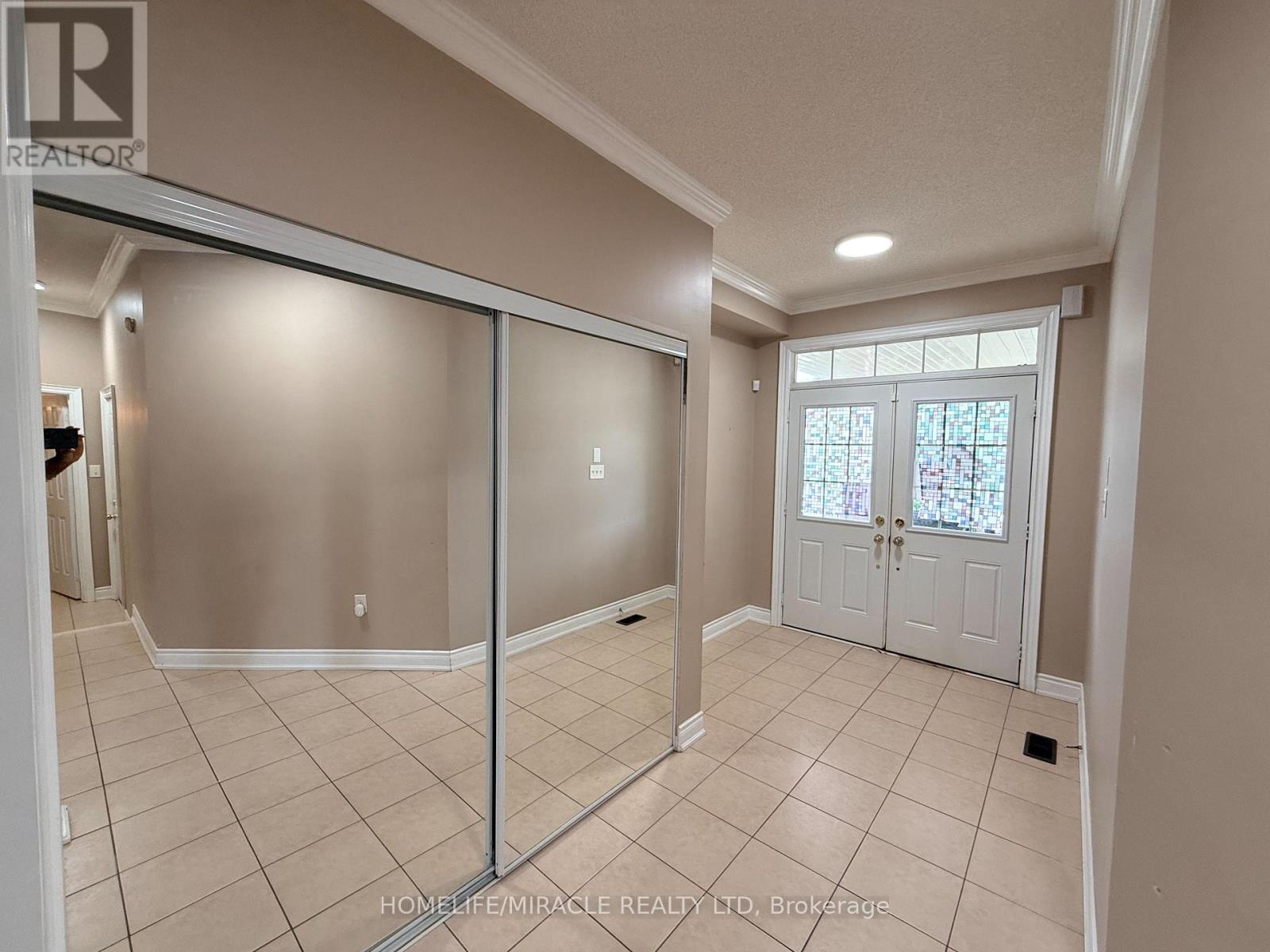1600 Rockaway Street, Oshawa, Ontario  L1K 0L8 - Photo 4 - E13697788