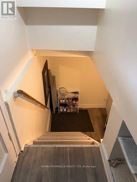 43 Corby Crescent, Brampton, Ontario  L6Y 1H3 - Photo 2 - W13697662