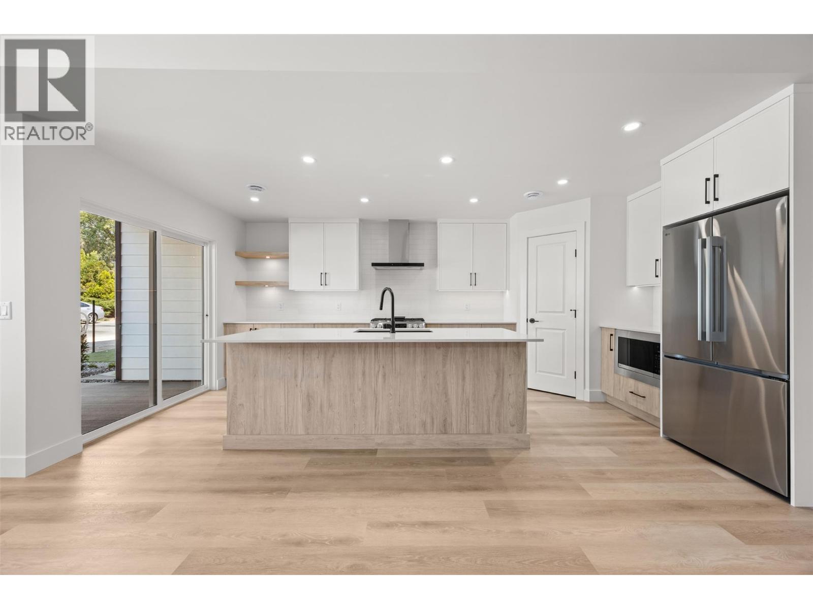 773 Kinnear Avenue Unit# 1, Kelowna, British Columbia  V1Y 5B2 - Photo 3 - 10395188