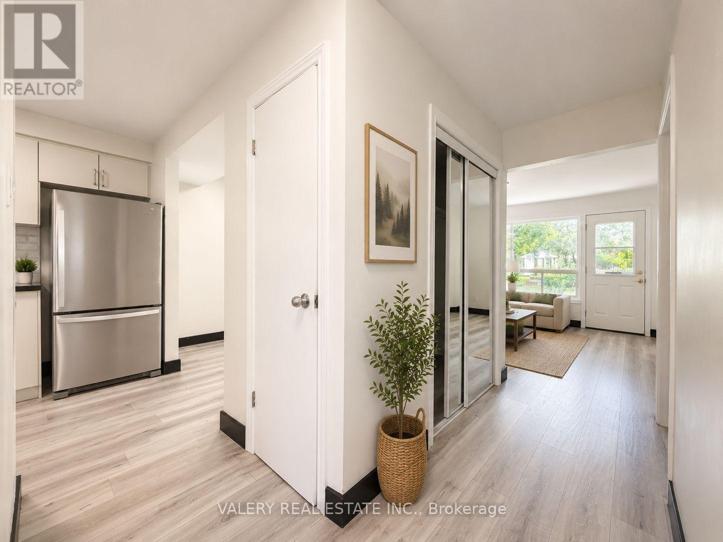 E - 528 Sunnydale Place, Waterloo, Ontario  N2L 4T1 - Photo 4 - X13697730