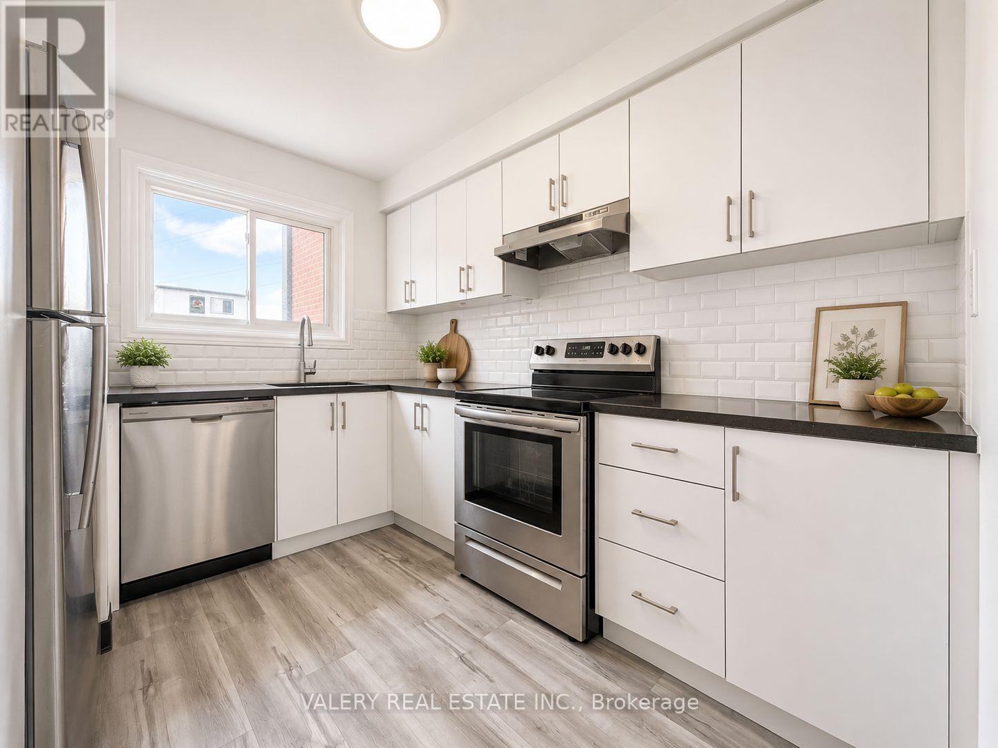 E - 516 Sunnydale Place, Waterloo, Ontario  N2L 4T1 - Photo 4 - X13697734