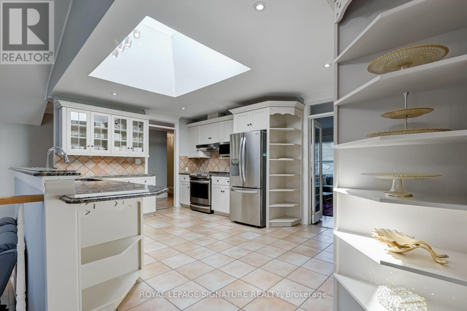 383 Maplehurst Avenue, Oakville, Ontario  L6L 4Y3 - Photo 9 - W13689488