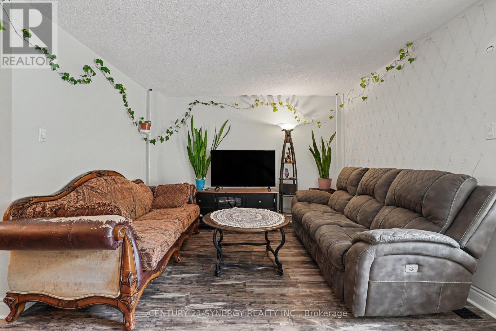 909d Elmsmere Road, Ottawa, Ontario  K1J 8G4 - Photo 12 - X13470734