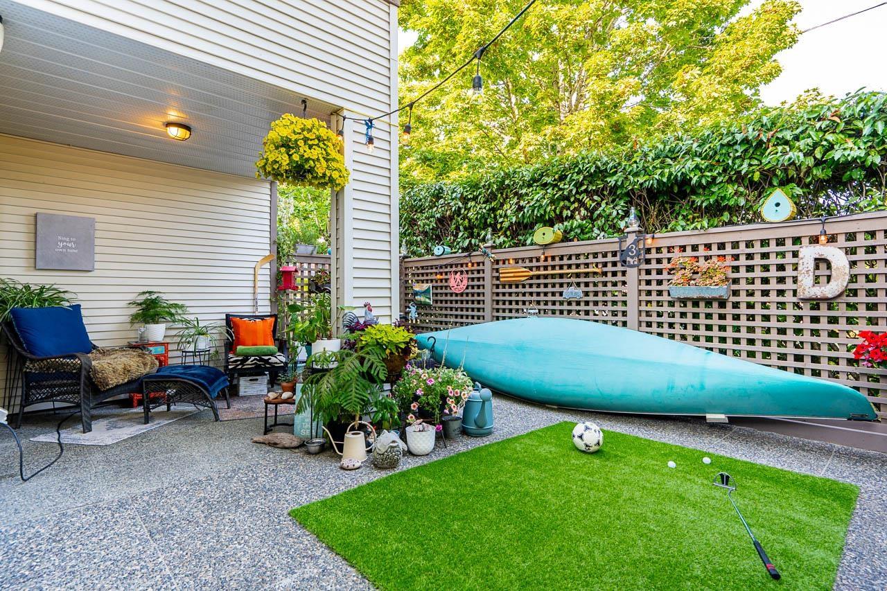 104 15991 Thrift Avenue, White Rock, British Columbia  V4B 2M9 - Photo 1 - R3142012