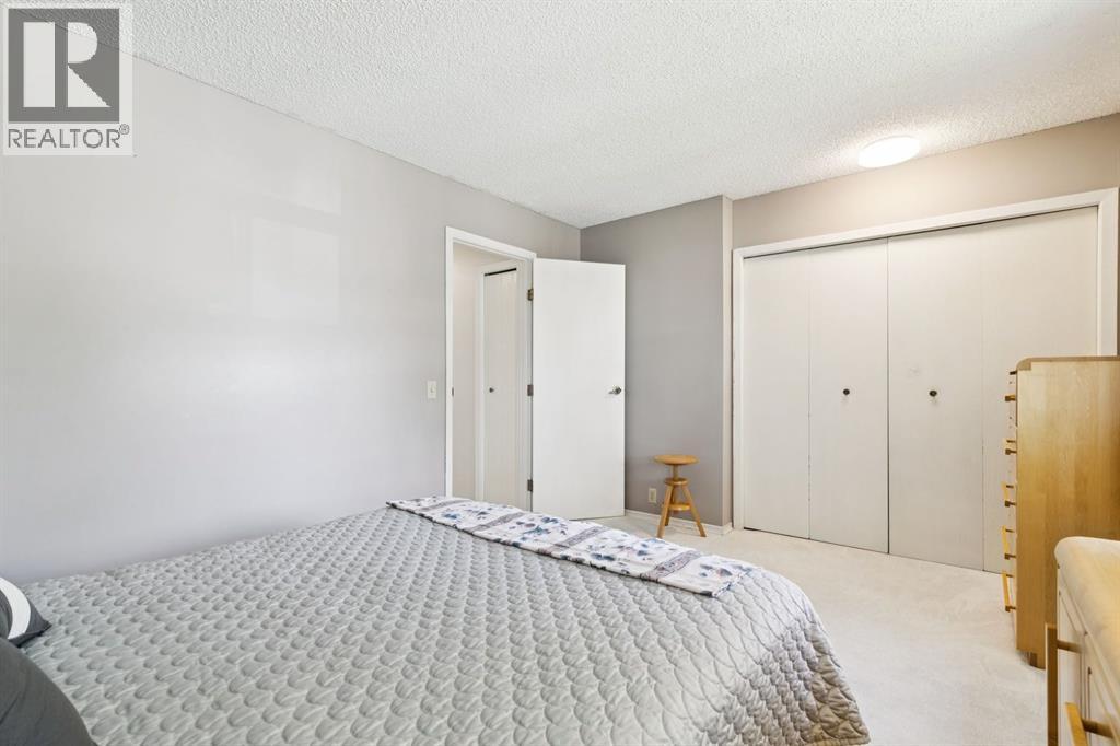 33 Woodhill Court SW, Calgary, Alberta  T2W 3P1 - Photo 20 - A2338153