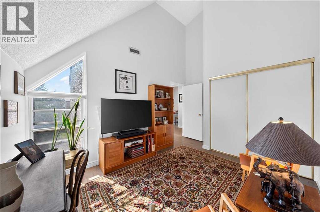 2410, 202 Braeglen Close SW, Calgary, Alberta  T2W 2B1 - Photo 17 - A2338163