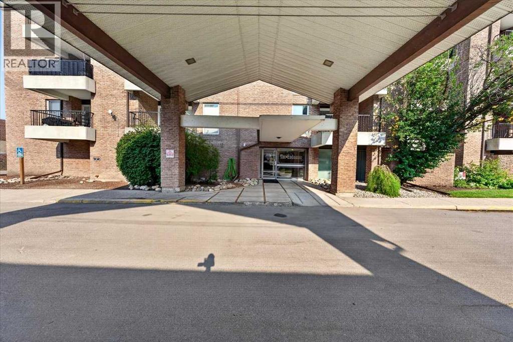 2410, 202 Braeglen Close SW, Calgary, Alberta  T2W 2B1 - Photo 22 - A2338163