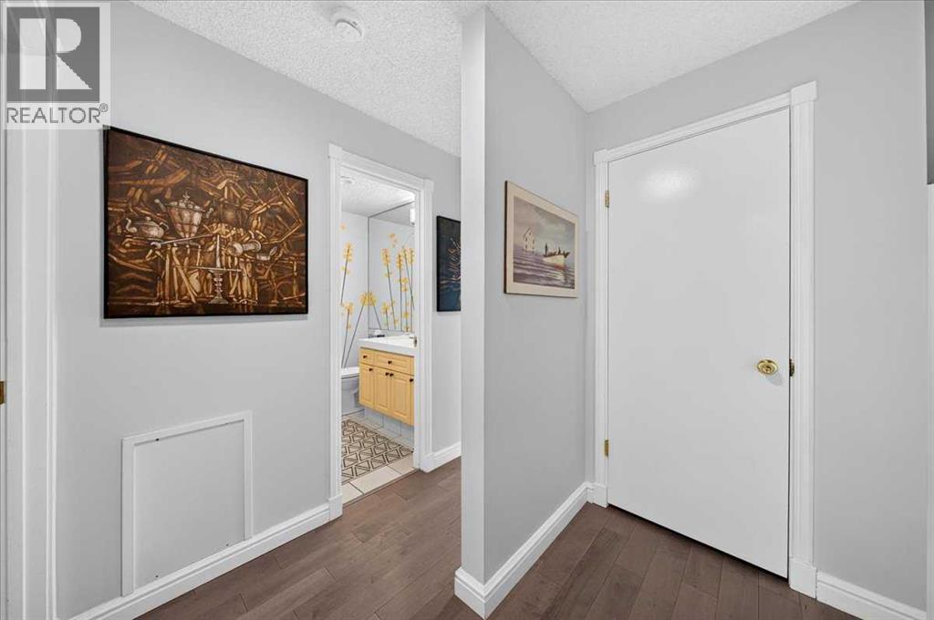2410, 202 Braeglen Close SW, Calgary, Alberta  T2W 2B1 - Photo 13 - A2338163