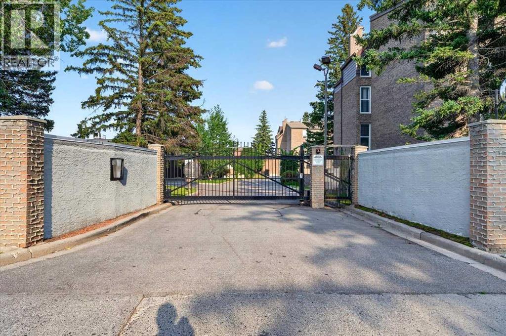 2410, 202 Braeglen Close SW, Calgary, Alberta  T2W 2B1 - Photo 37 - A2338163