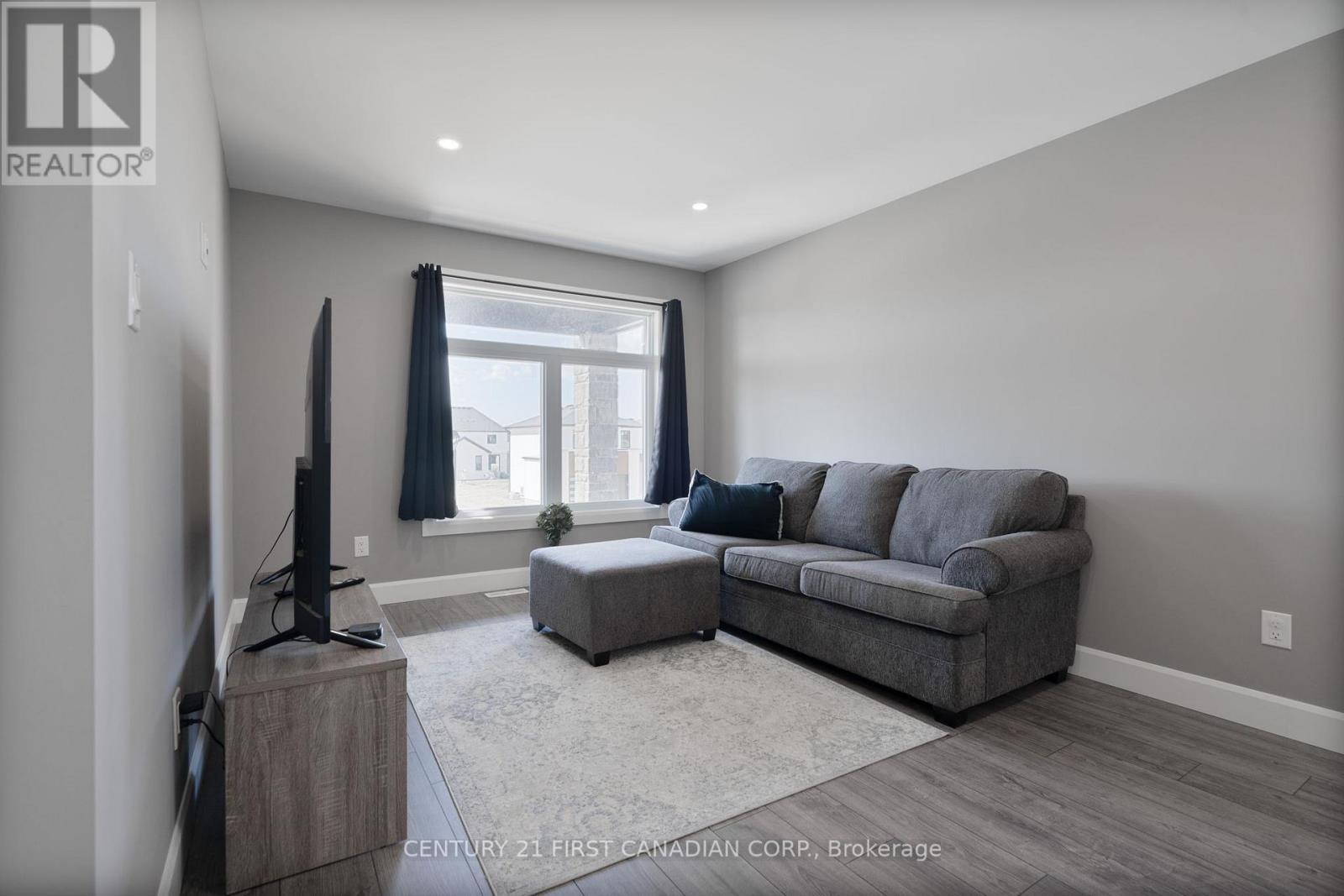 110 Sheldabren Street, North Middlesex, Ontario  N0M 1A0 - Photo 16 - X13697794