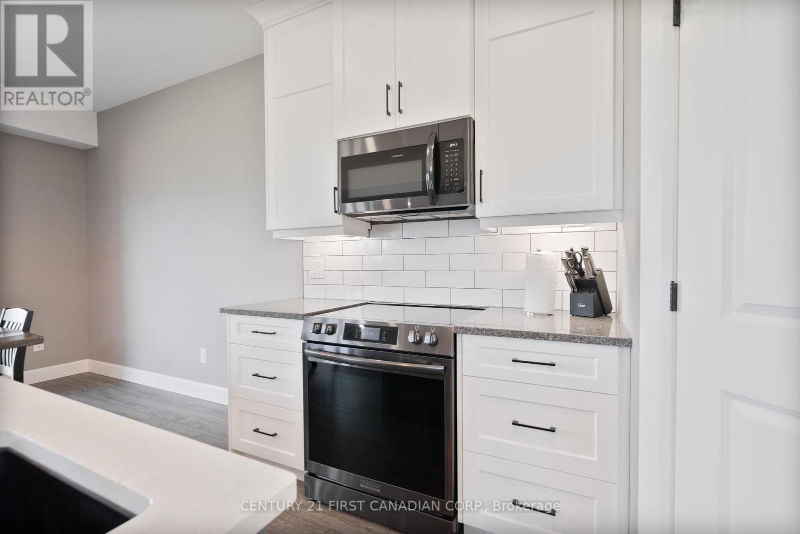 110 Sheldabren Street, North Middlesex, Ontario  N0M 1A0 - Photo 9 - X13697794