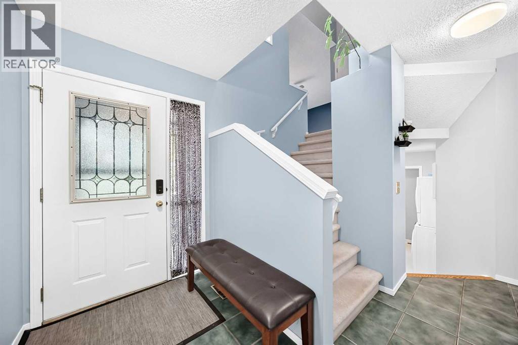 220 Shawbrooke Manor SW, Calgary, Alberta  T2Y 3L7 - Photo 6 - A2321984