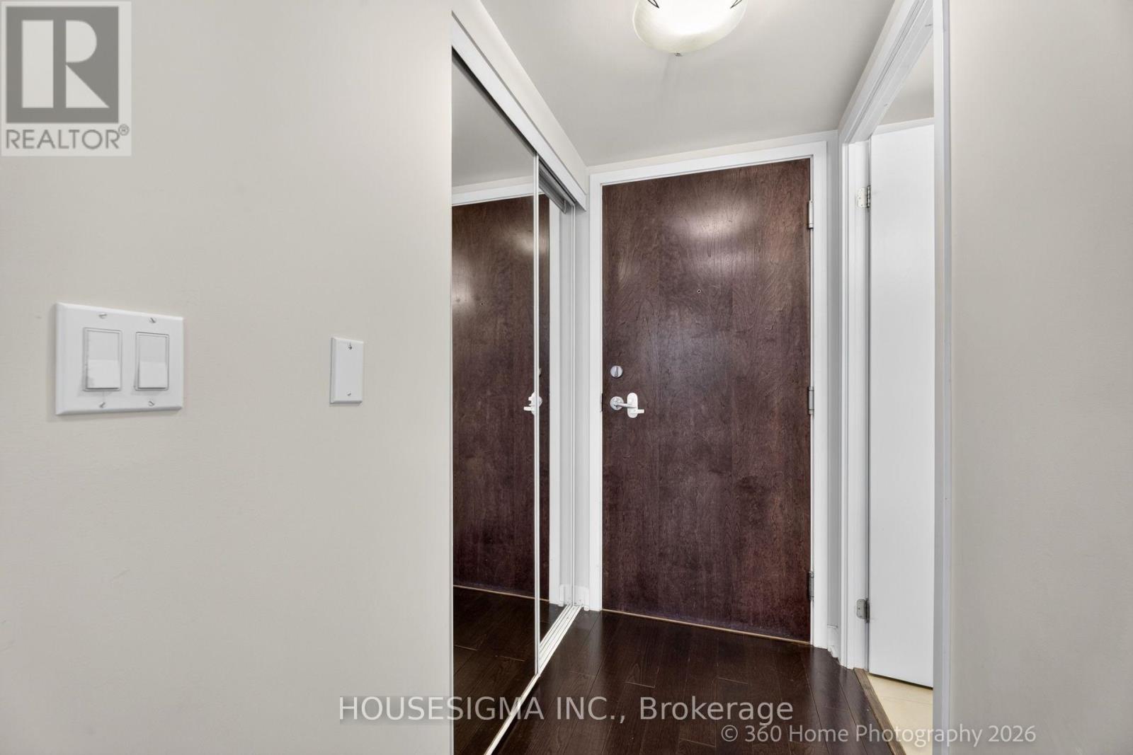1609 - 12 Yonge Street, Toronto, Ontario  M5E 1R4 - Photo 2 - C13697850