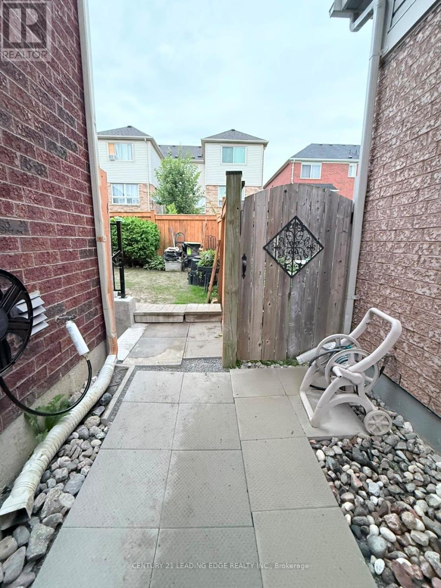 1373 Clearbrook Drive, Oshawa, Ontario  L1K 0G8 - Photo 2 - E13697888