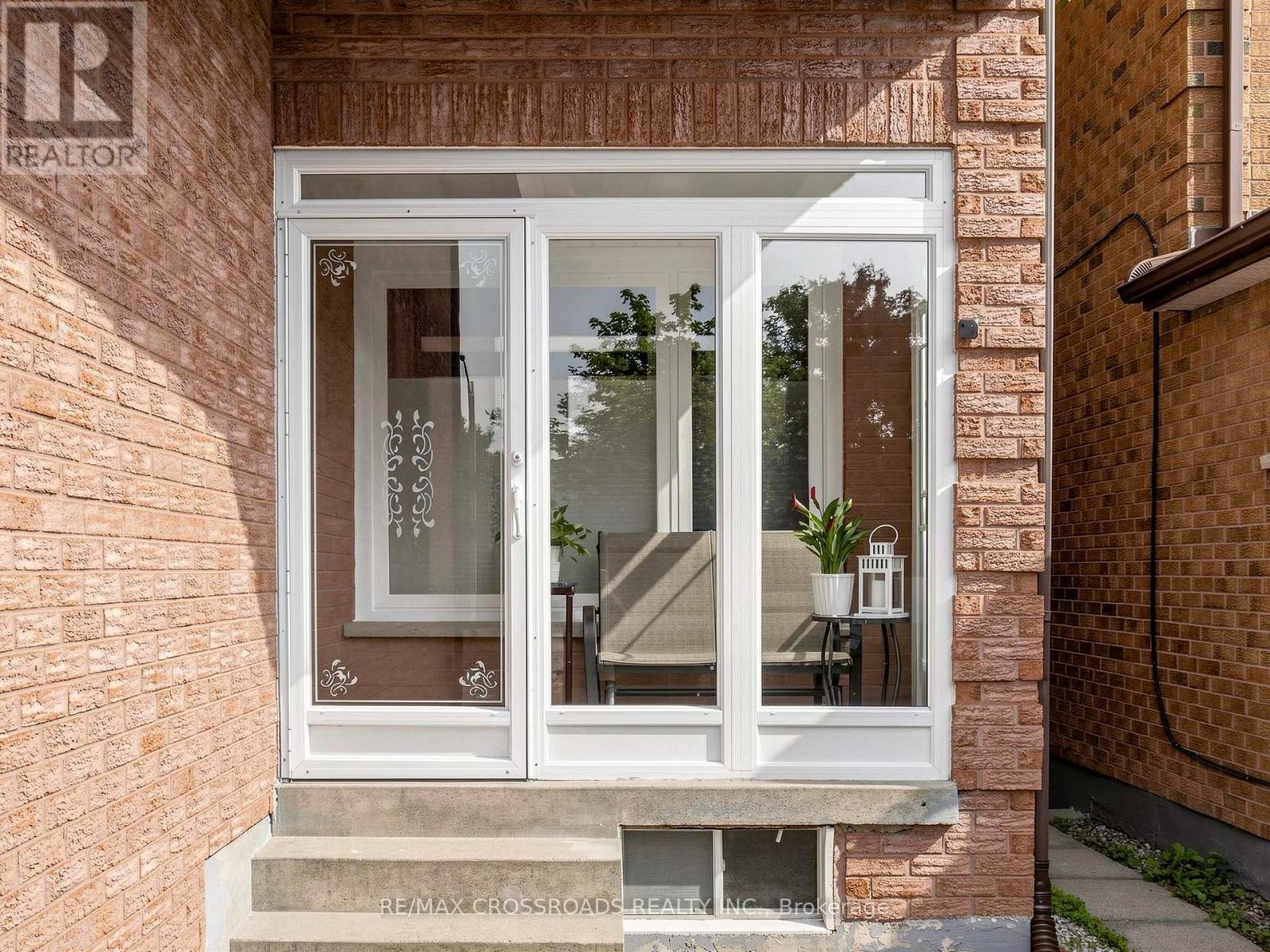 108 Anthony Lane, Vaughan, Ontario  L4K 3K8 - Photo 2 - N13697814