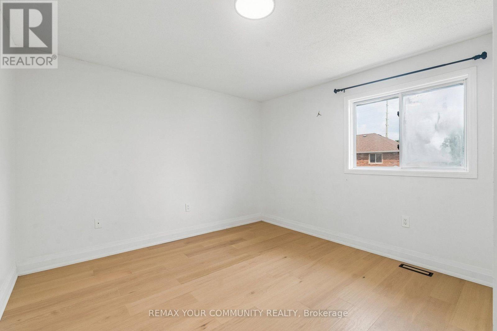 Main Floor - 84 Irwin Drive, Barrie, Ontario  L4N 7A8 - Photo 12 - S13697874
