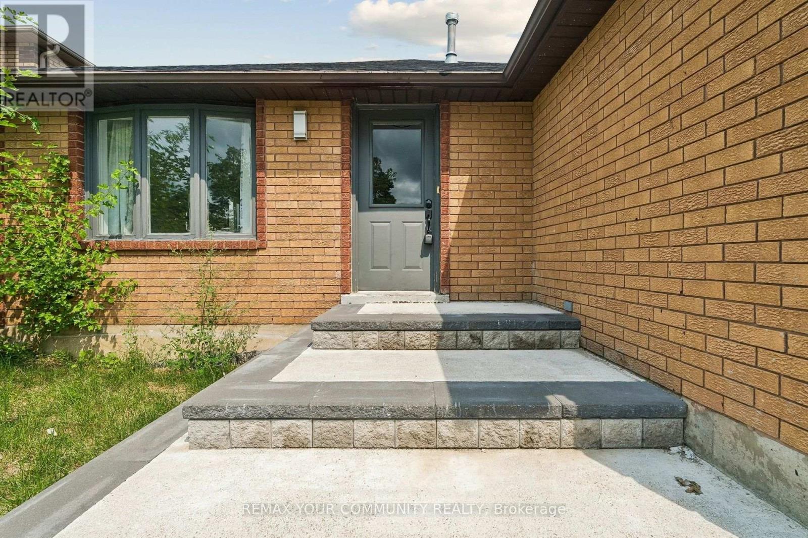 Main Floor - 84 Irwin Drive, Barrie, Ontario  L4N 7A8 - Photo 2 - S13697874