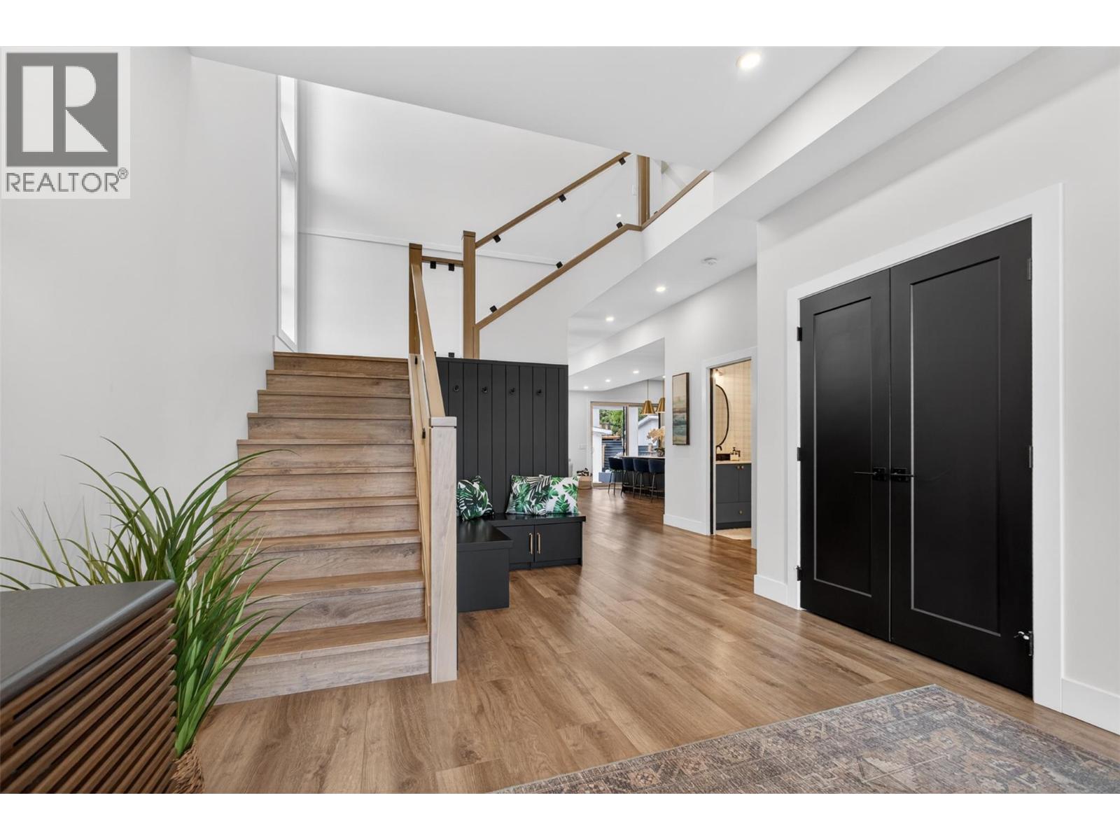 697 Balsam Road, Kelowna, British Columbia  V1W 1C1 - Photo 5 - 10382964
