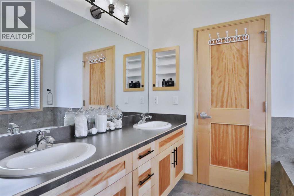 92 Sherwood Rise NW, Calgary, Alberta  T3R 1P6 - Photo 24 - A2334159