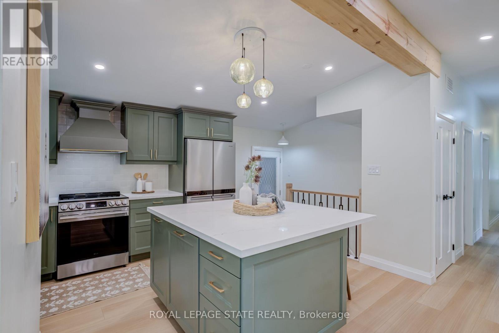 28 Helen Street, Hamilton, Ontario  L9H 1N3 - Photo 12 - X13697824