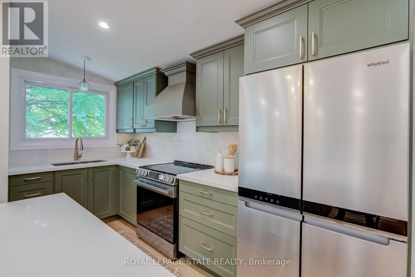 28 Helen Street, Hamilton, Ontario  L9H 1N3 - Photo 14 - X13697824