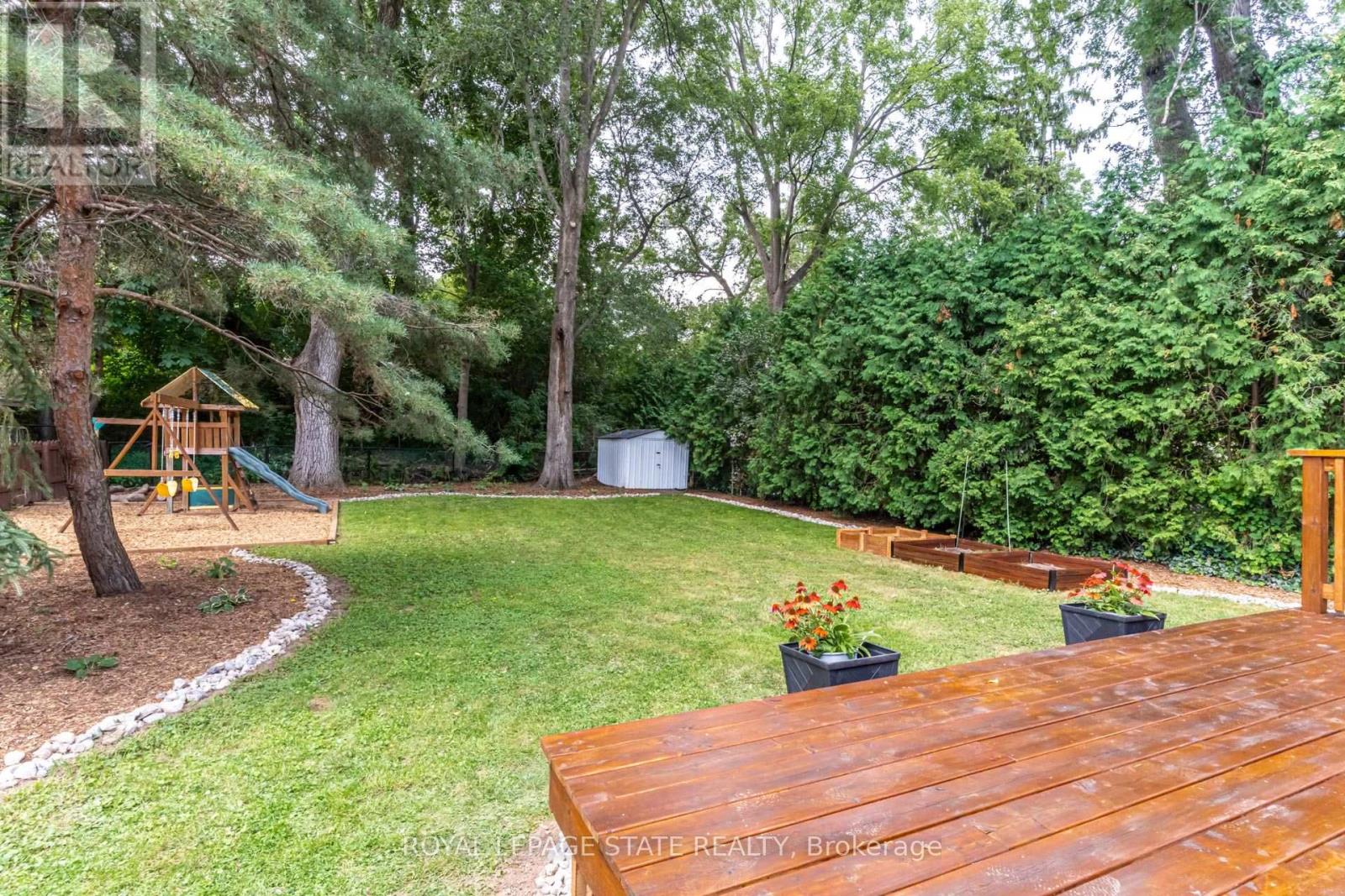28 Helen Street, Hamilton, Ontario  L9H 1N3 - Photo 2 - X13697824
