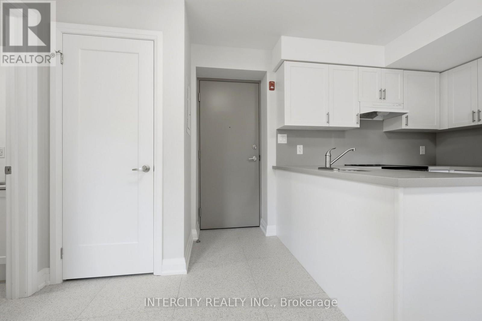 2 - 91 Wentworth Street S, Hamilton, Ontario  L8N 2Y9 - Photo 4 - X13697836