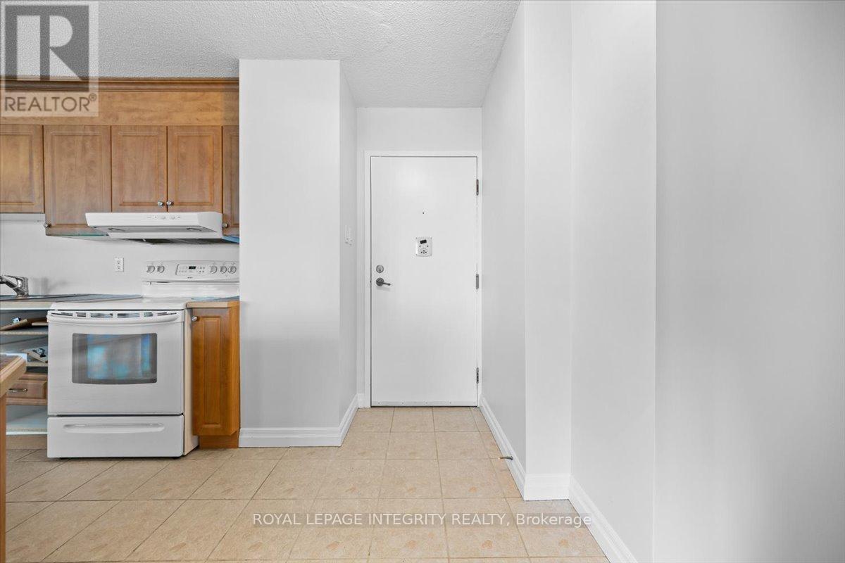 703 - 1190 Richmond Road, Ottawa, Ontario  K2B 8J3 - Photo 2 - X12768362