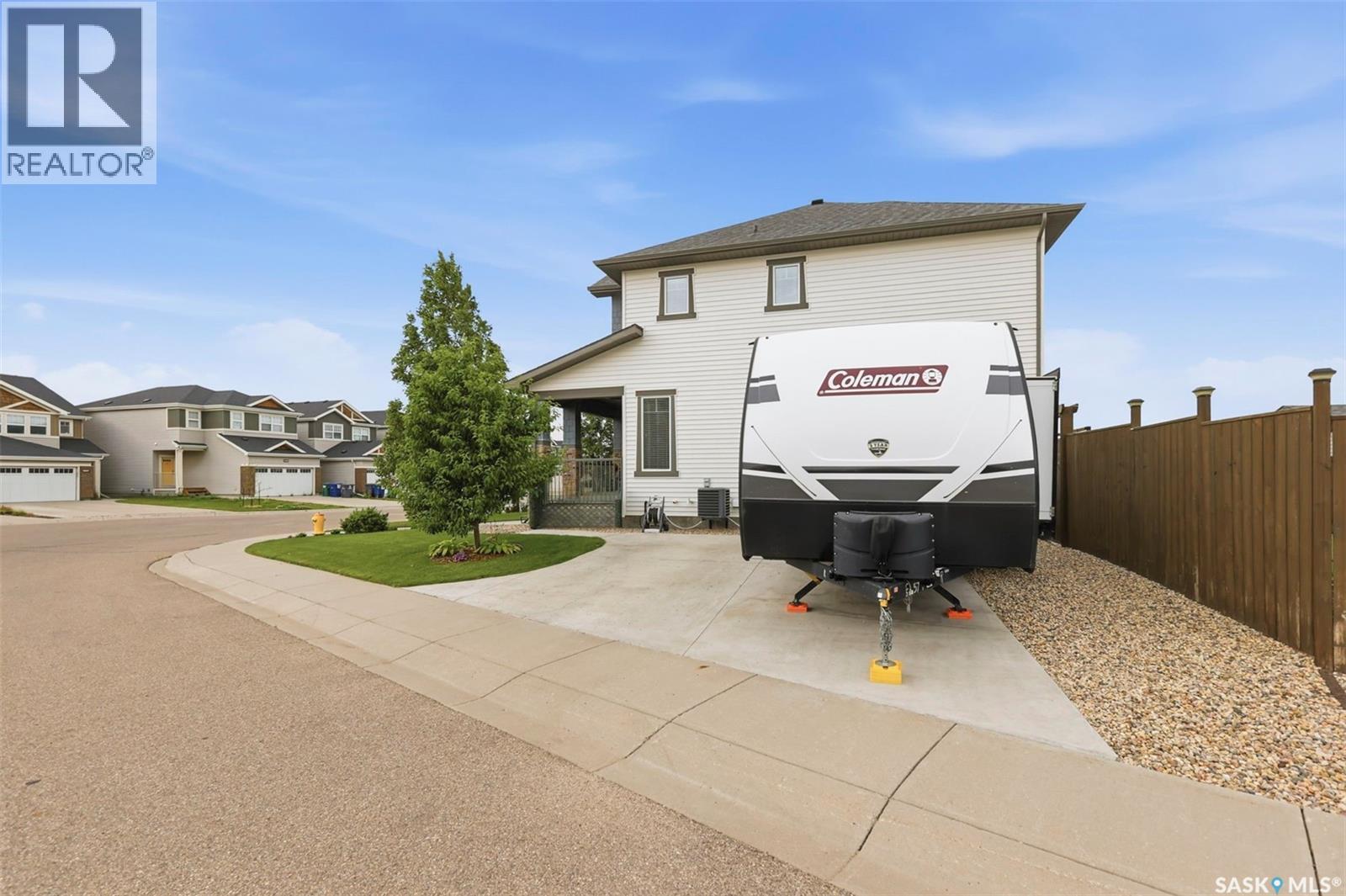 1040 Kolynchuk Crescent, Saskatoon, Saskatchewan  S7T 0X4 - Photo 2 - SK046084