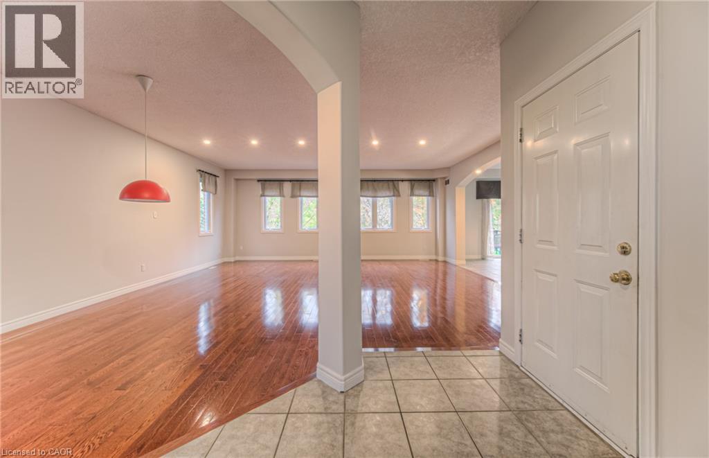 722 Salzburg Drive, Waterloo, Ontario  N2V 2N7 - Photo 5 - 40856168