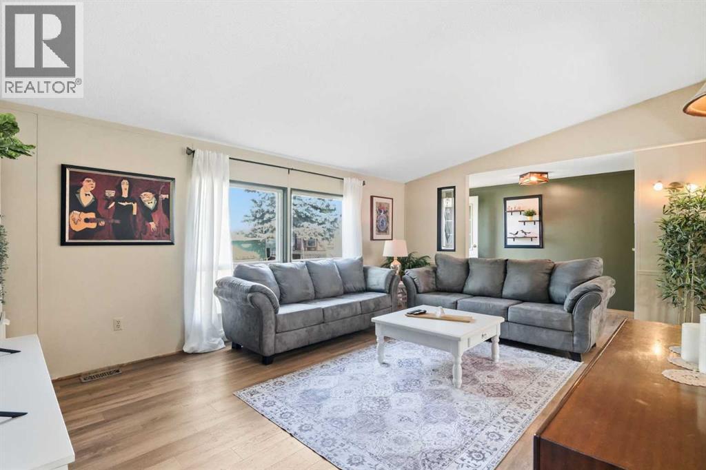 359 Burroughs Circle NE, Calgary, Alberta  T1Y 6K8 - Photo 11 - A2338887