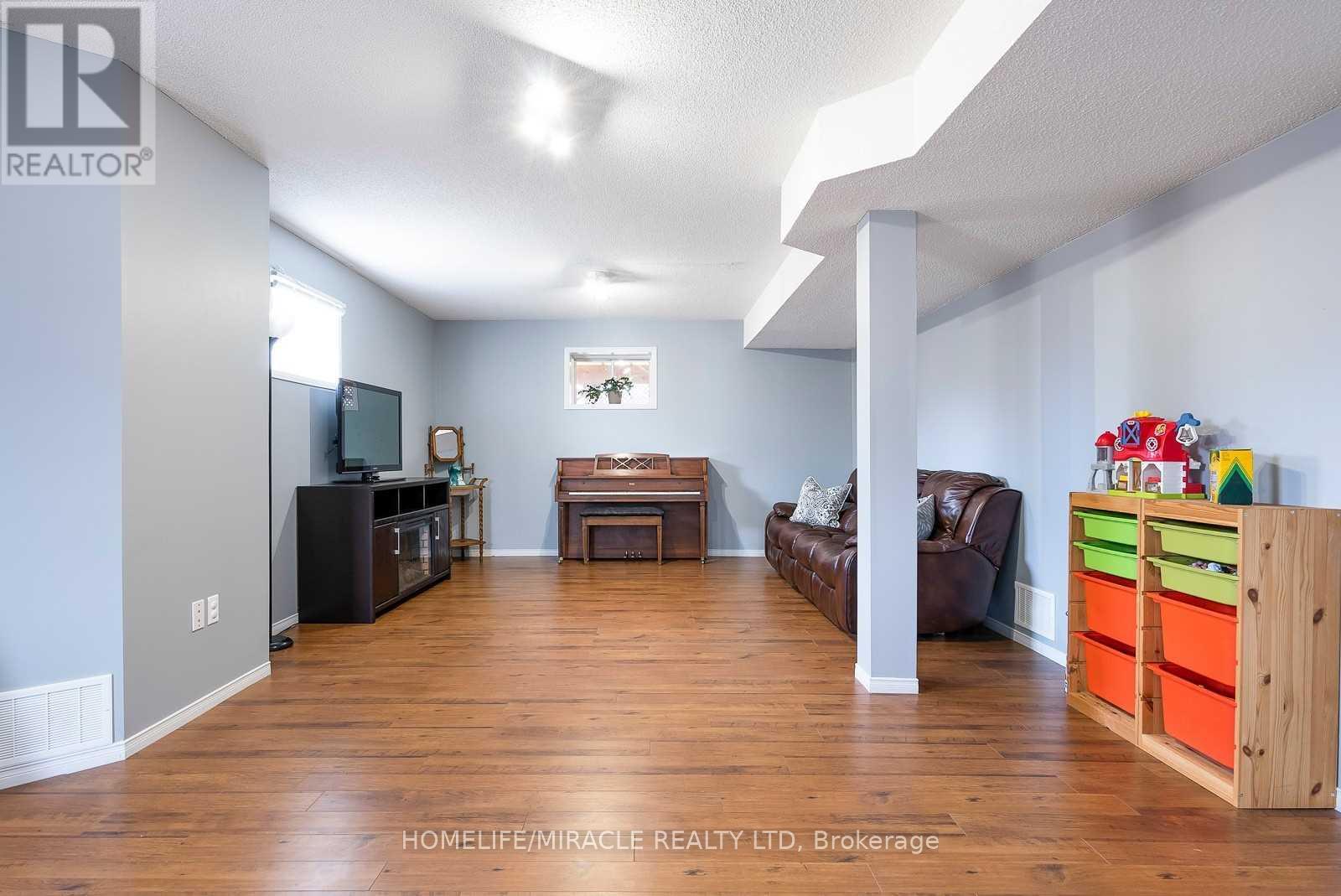 214 Dyer Drive, Wasaga Beach, Ontario L9Z 1E5 - Photo 15 - S13694144