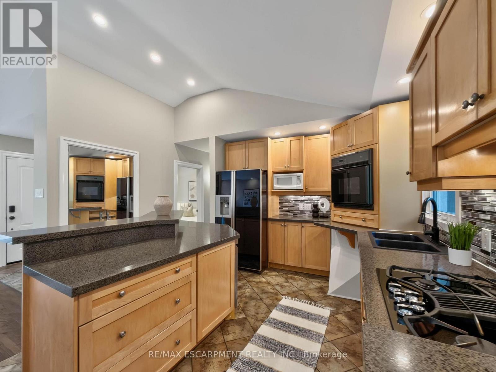 1239 Baldwin Drive, Oakville, Ontario  L6J 2W4 - Photo 8 - W13695820