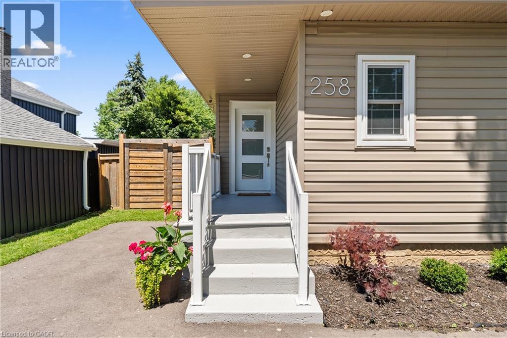 258 Sanatorium Road, Hamilton, Ontario  L9C 1Z9 - Photo 4 - 40850428