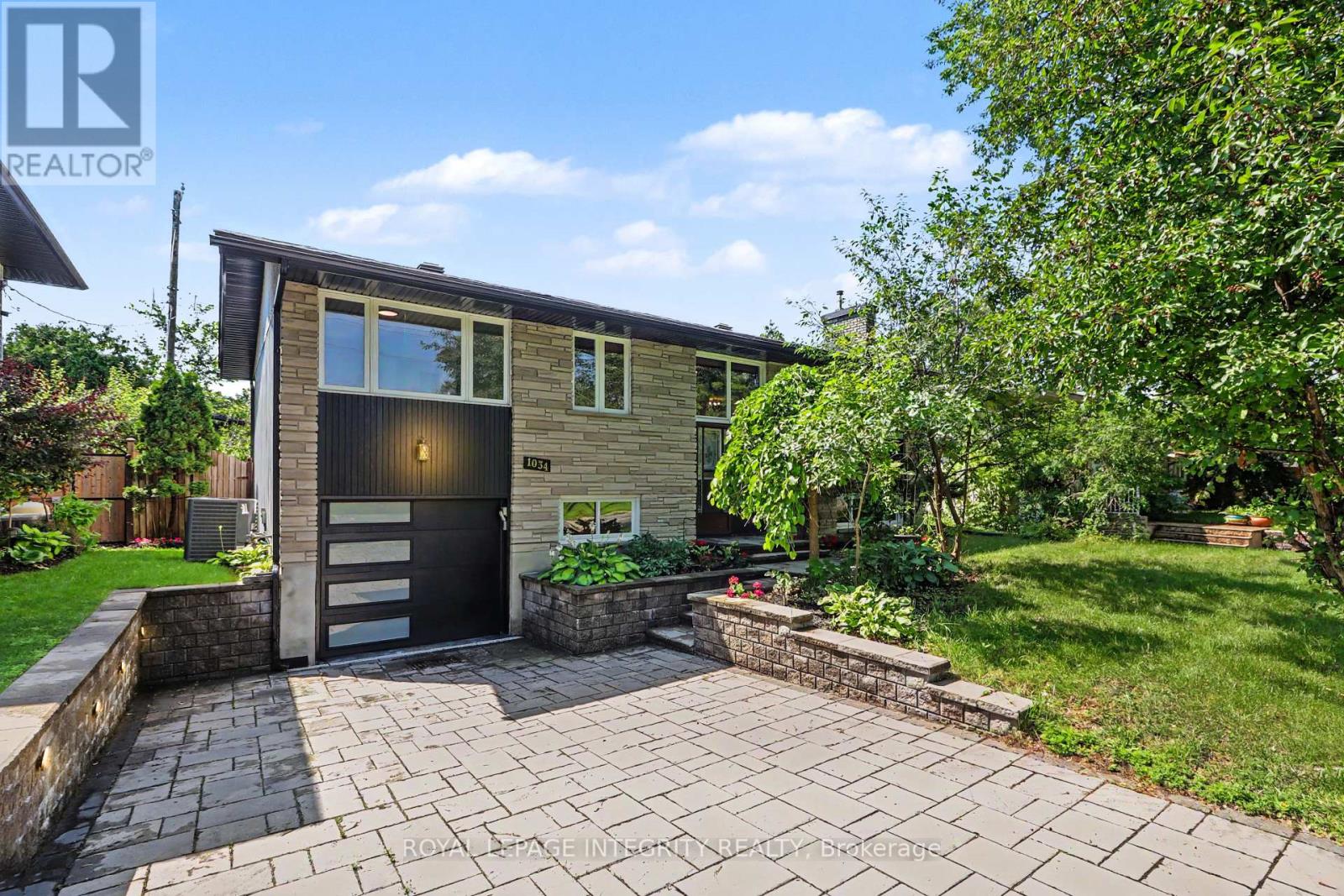 1034 Walkley Road, Ottawa, Ontario  K1V 6R2 - Photo 1 - X13697972