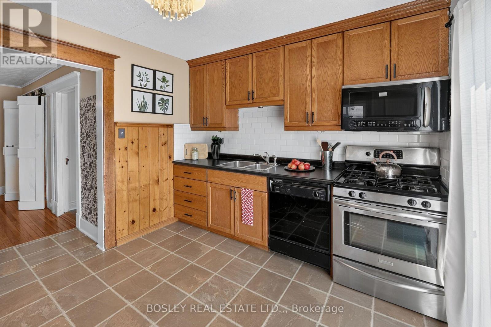 65 Christmas Street, Port Colborne, Ontario  L3K 1M4 - Photo 12 - X13697904