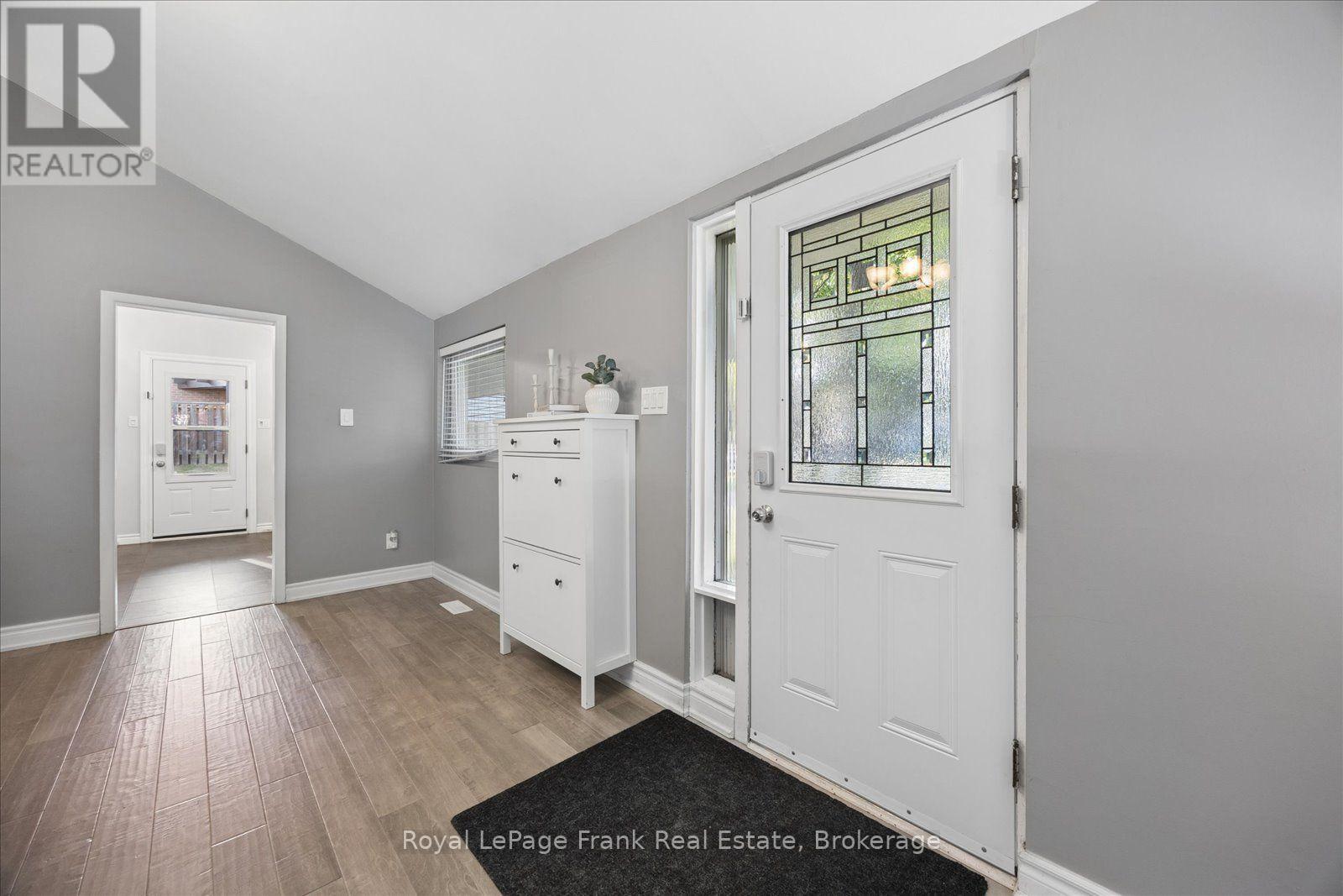 2 Rosswood Crescent, Toronto, Ontario  M1P 3N2 - Photo 2 - E13639382