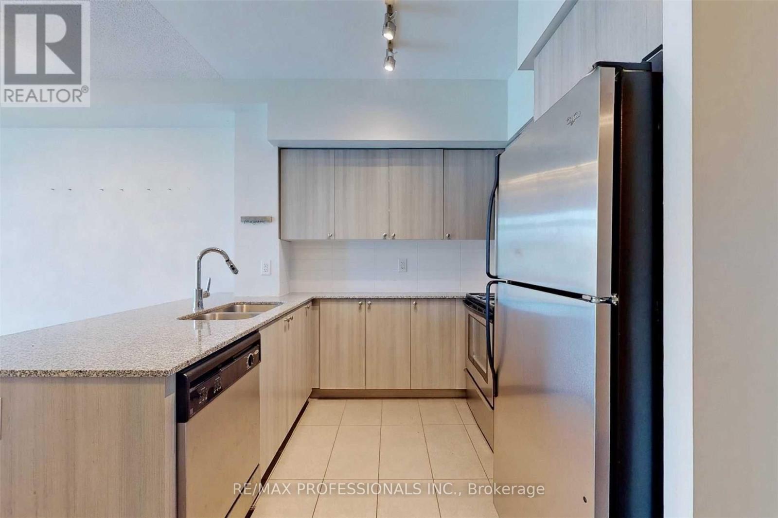 313 - 1235 Bayly Street, Pickering, Ontario  L1W 1L7 - Photo 6 - E13697978