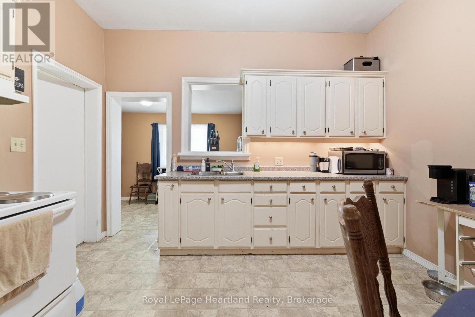 132 Queen Street, Central Huron (Clinton), Ontario  N0M 1L0 - Photo 18 - X13698046