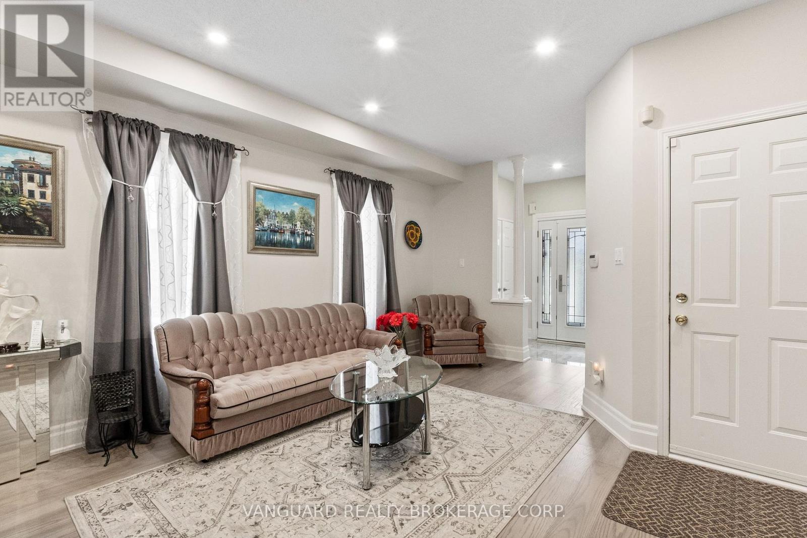 84 Sapphire Drive, Richmond Hill, Ontario  L4S 2E6 - Photo 2 - N13697930