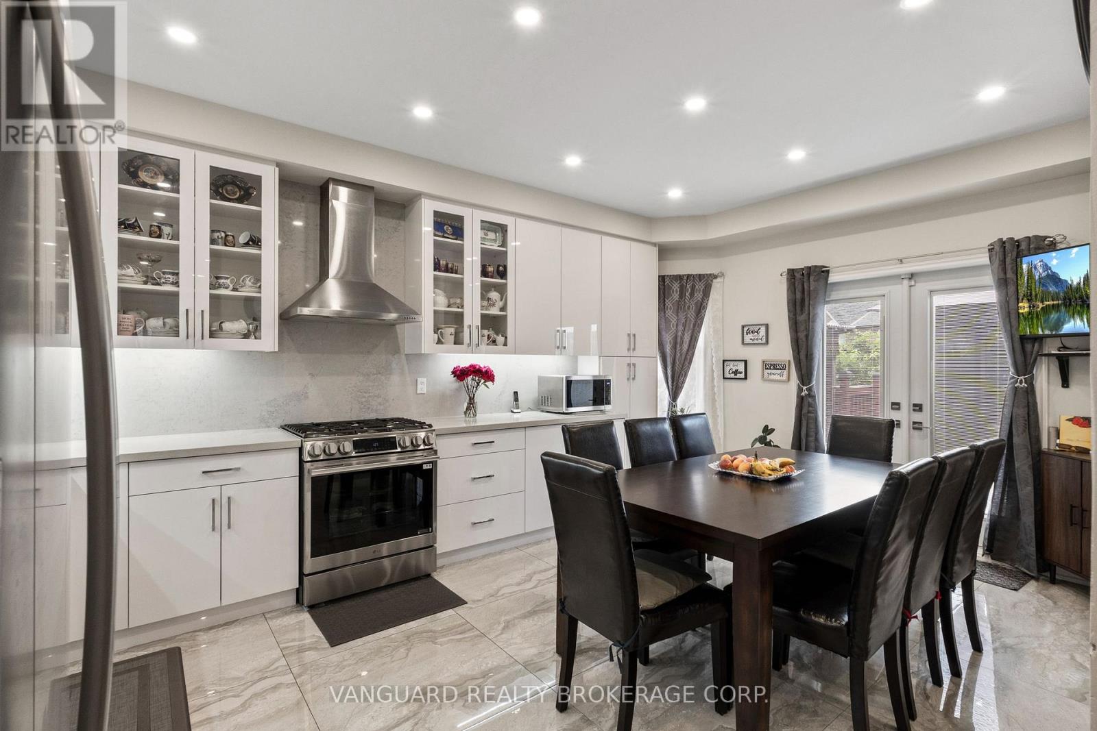 84 Sapphire Drive, Richmond Hill, Ontario  L4S 2E6 - Photo 6 - N13697930