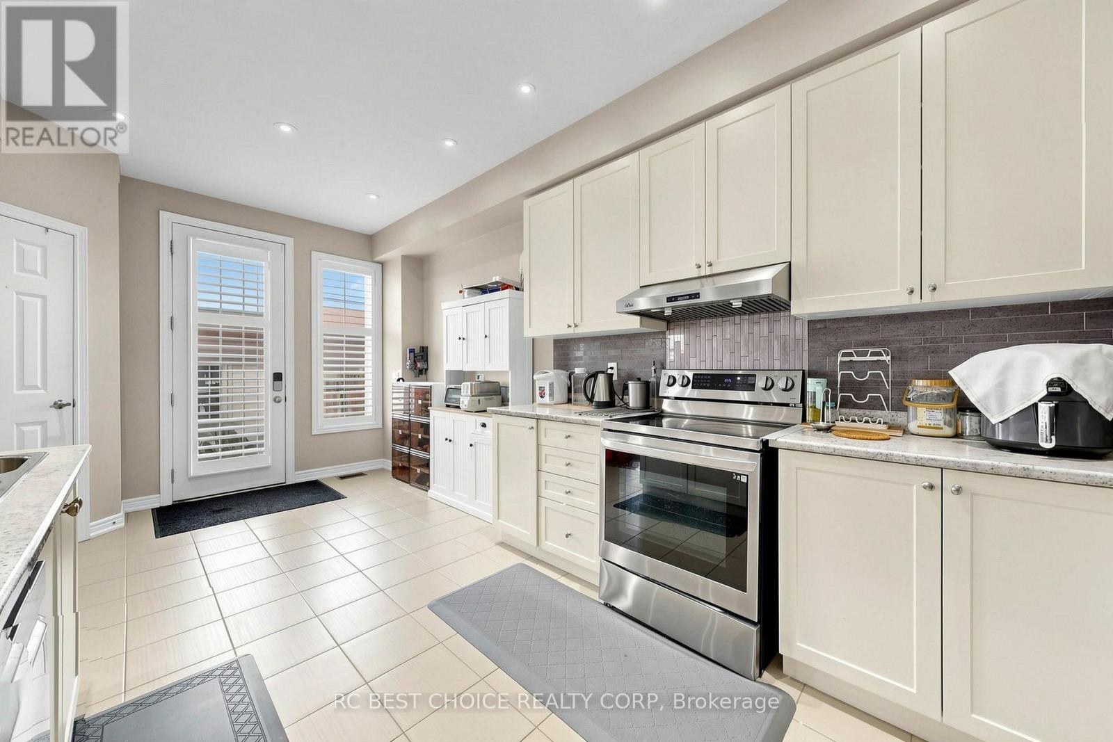 18 Chauncey Court, Markham, Ontario  L6B 1H1 - Photo 11 - N13697812