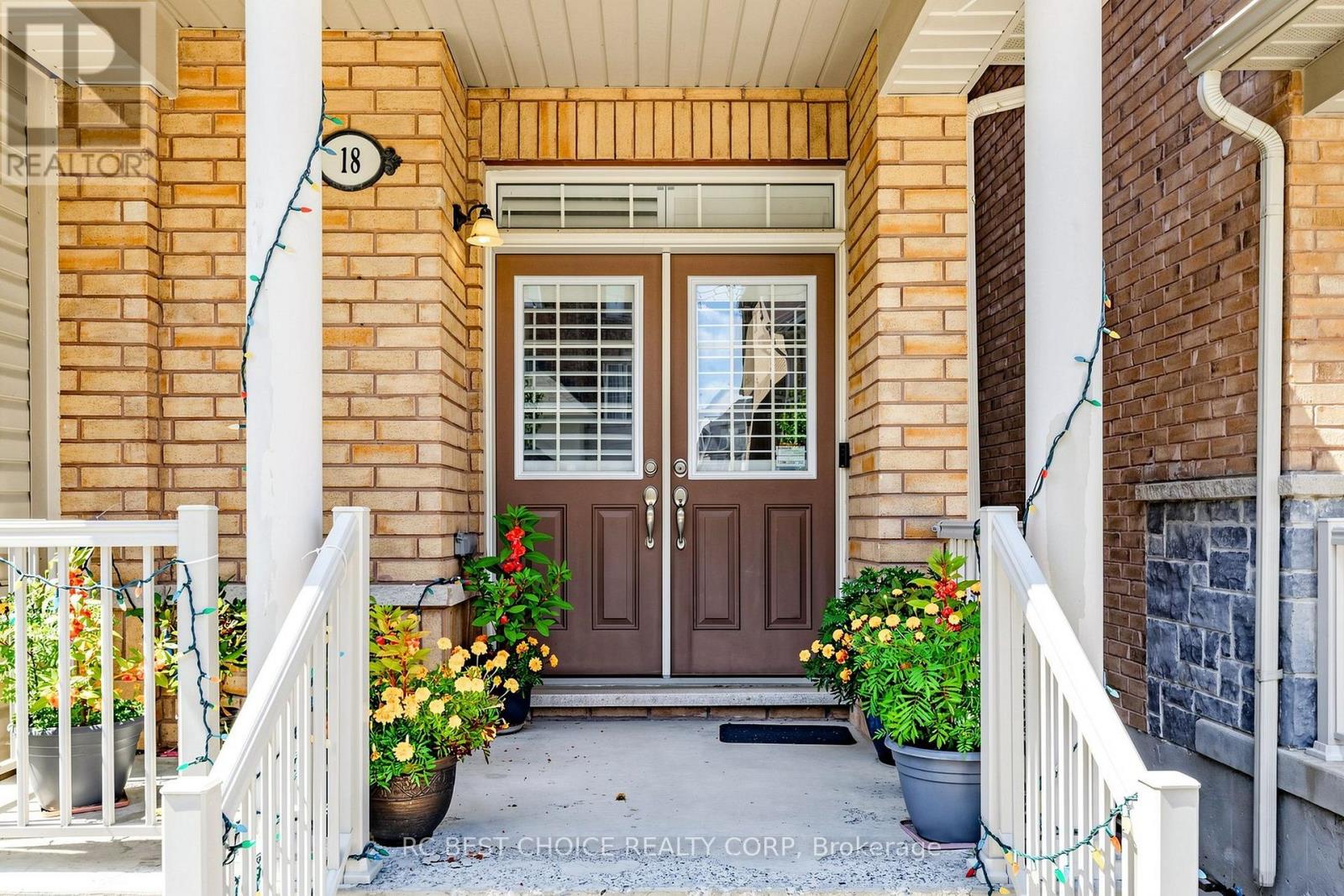 18 Chauncey Court, Markham, Ontario  L6B 1H1 - Photo 4 - N13697812