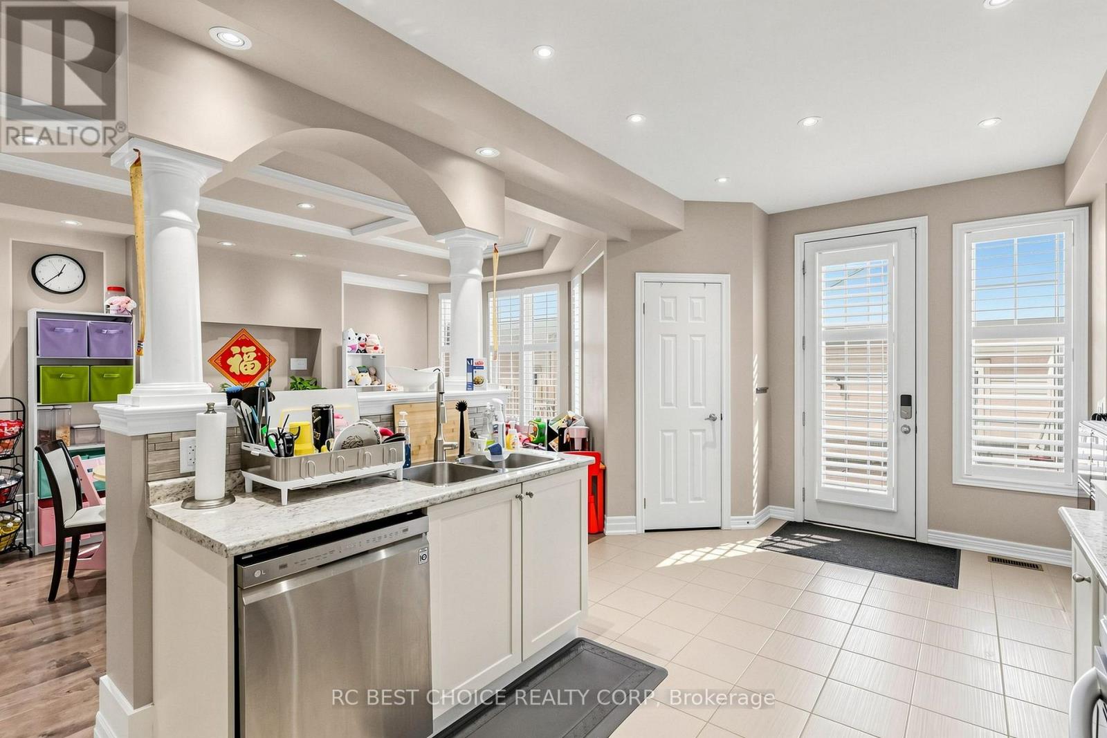 18 Chauncey Court, Markham, Ontario  L6B 1H1 - Photo 9 - N13697812