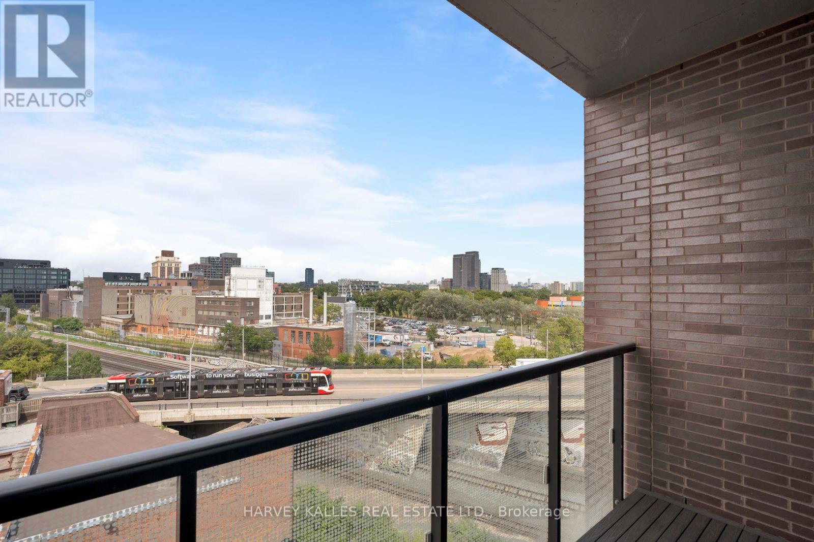 809 - 383 Sorauren Avenue, Toronto, Ontario  M6R 0A4 - Photo 5 - W13697910