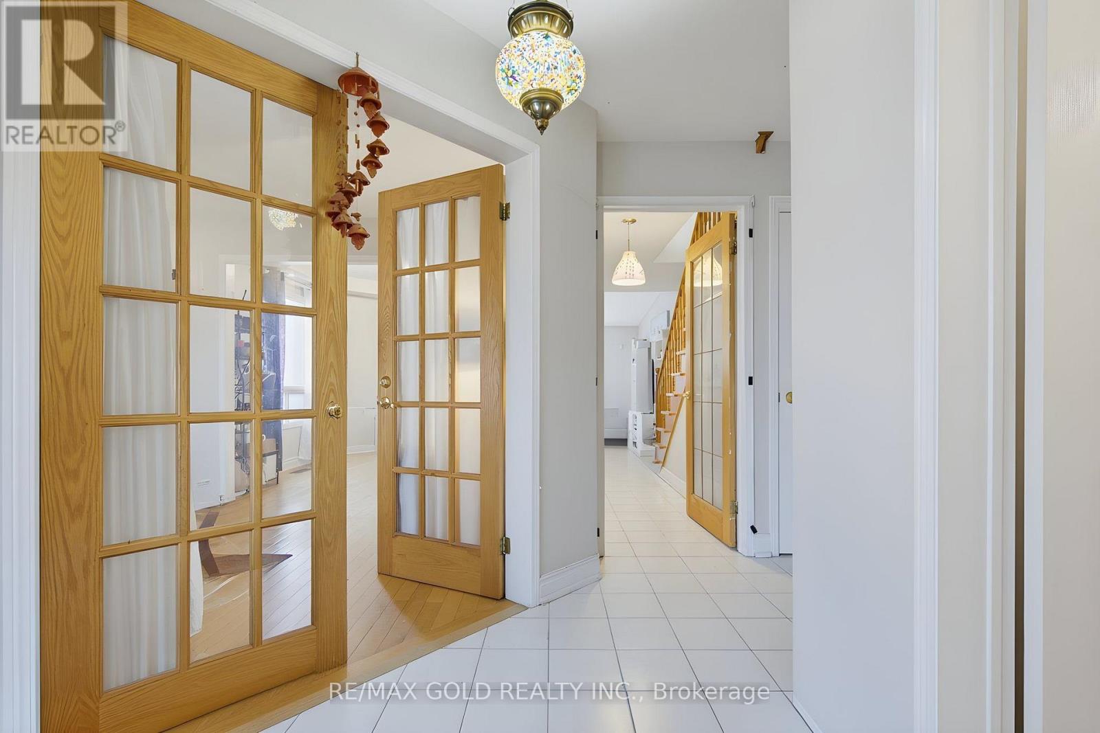 51 Alaskan Summit Court, Brampton, Ontario L6R 1N9 - Photo 3 - W13697962